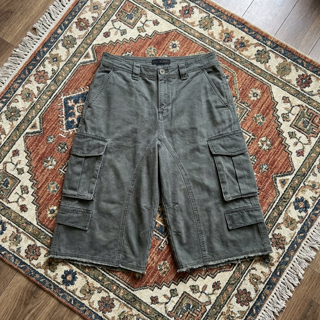 Multi-pocket cotton work shorts with retro fringe detail, breathable utility design, and relaxed fit for comfortable everyday wear.