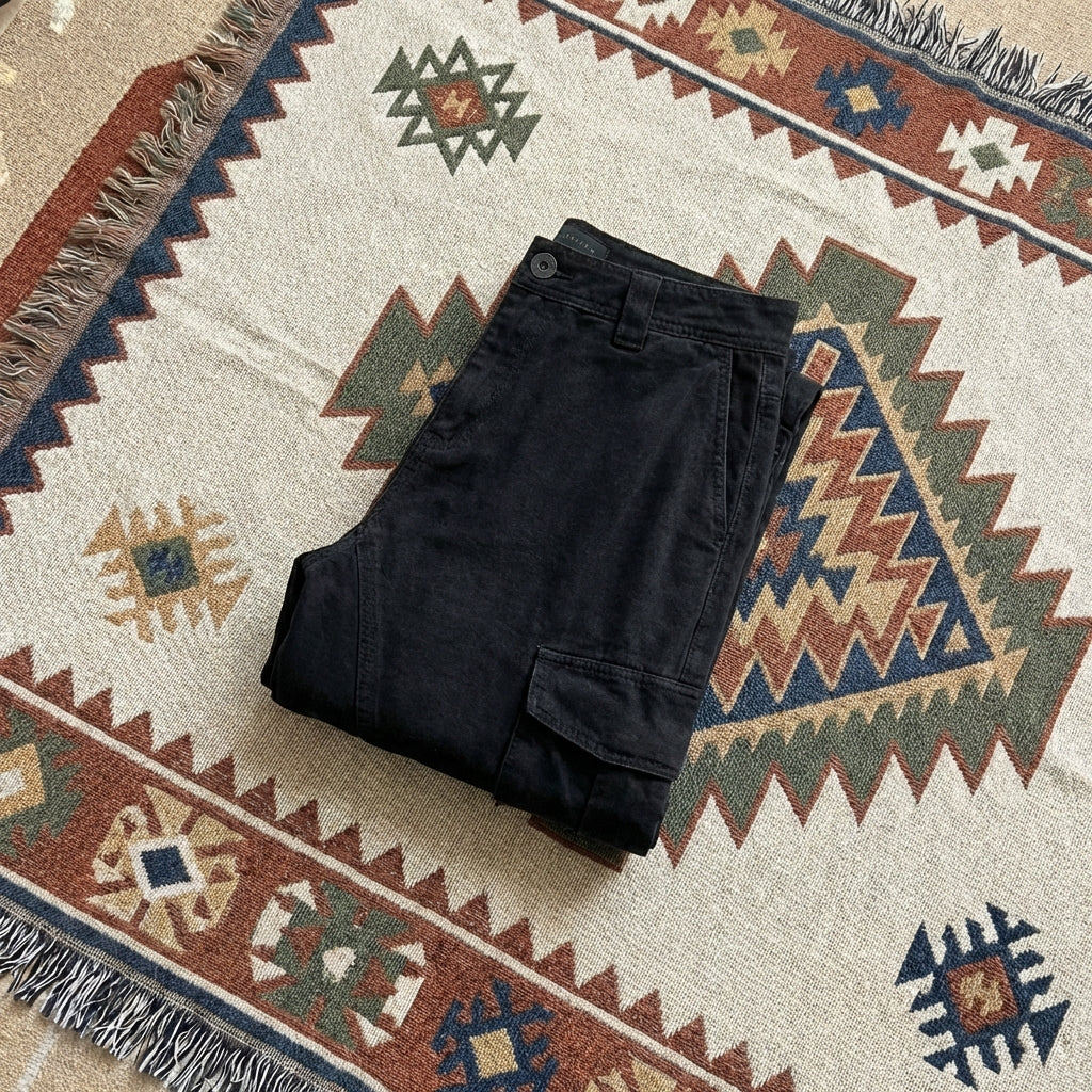 Multi-pocket cotton work shorts with retro fringe detail, breathable utility design, and relaxed fit for comfortable everyday wear.