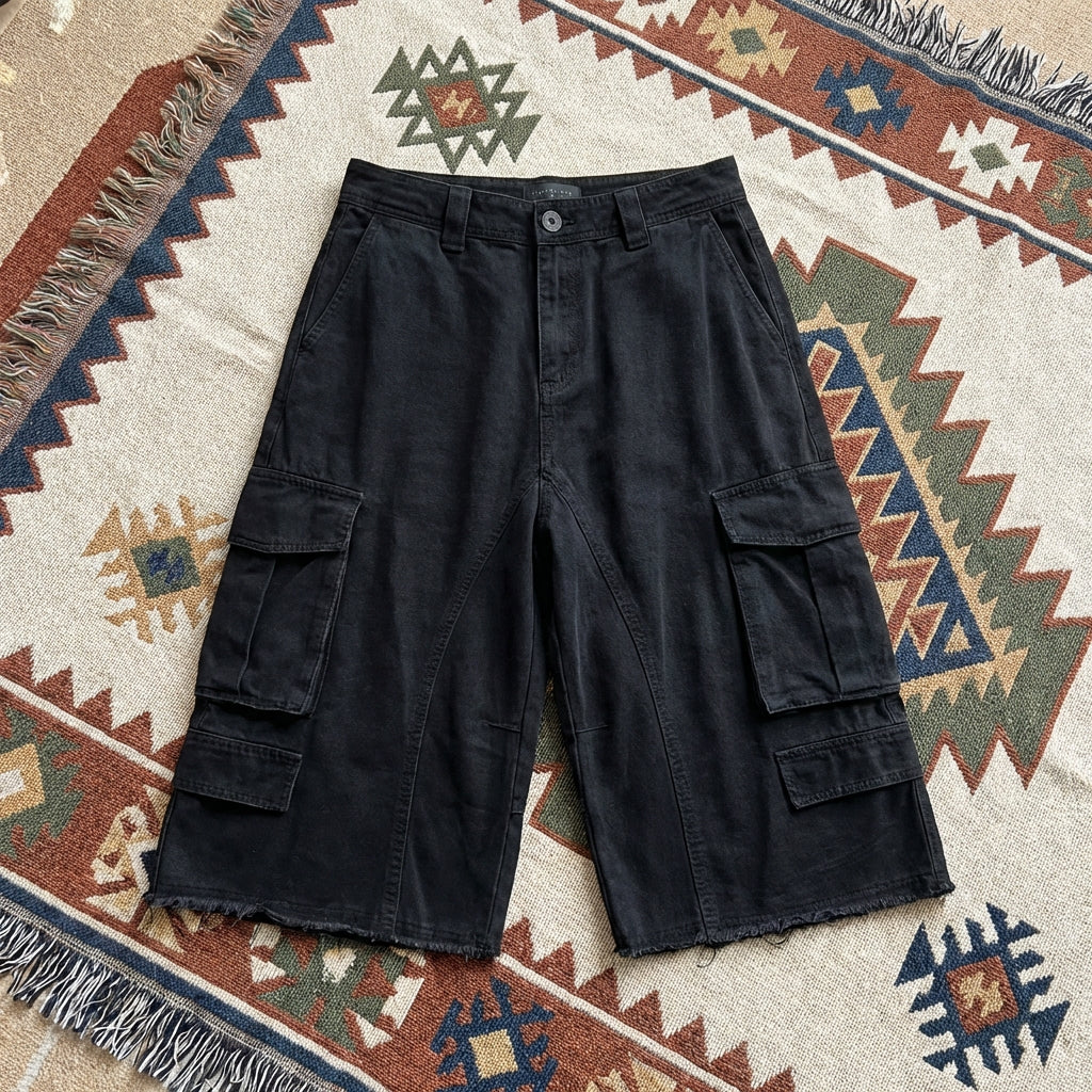 Multi-pocket cotton work shorts with retro fringe detail, breathable utility design, and relaxed fit for comfortable everyday wear.